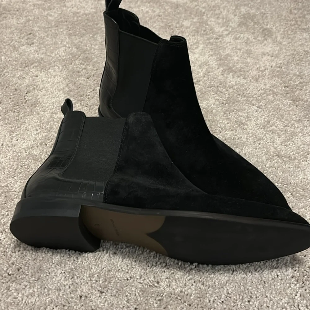 DONALD PLINER Calf Suede Chelsea Boot In black